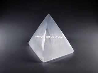 selenit, pyramida