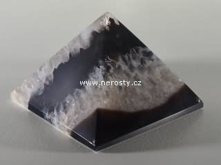 achát, pyramida